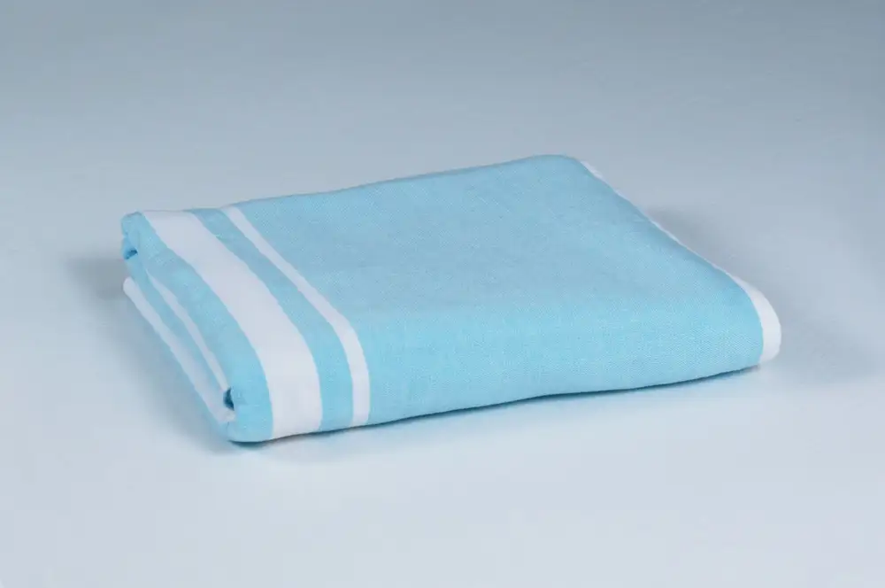 Fouta à rayures pour la piscine et la plage - sable