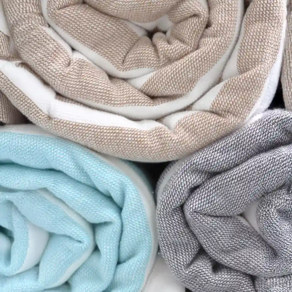 Fouta à rayures pour la piscine et la plage - sable